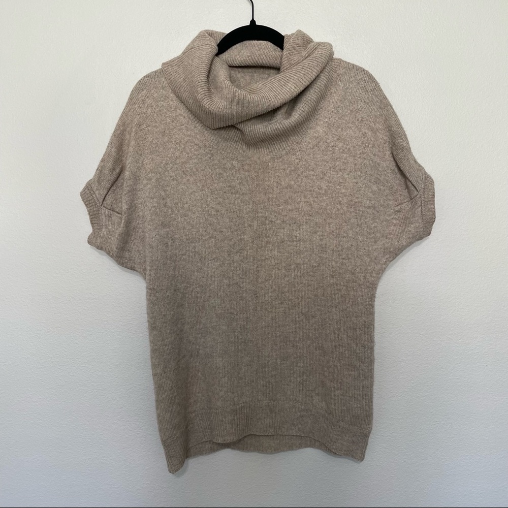 M by Michael stars cowl neck oatmeal tan short sleeve sweater sz.1 (S)